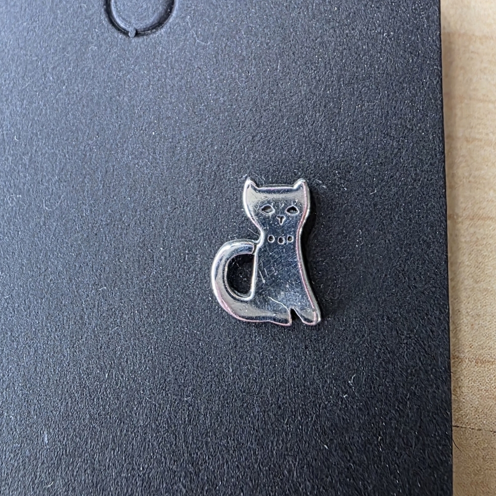 Retired James Avery Cat Earring - ONLY ONE‎ EARRING